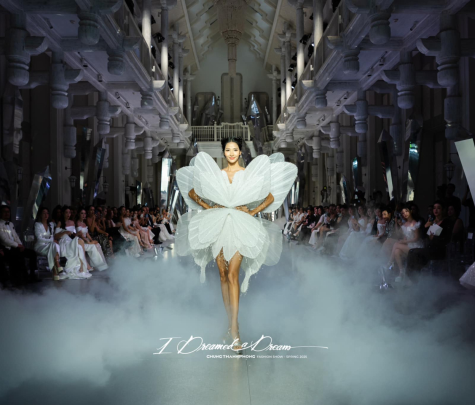 Nội Thất Khu Trình Diễn Fashion Show I Dreamed a Dream — Chung Thanh Phong, InterContinental Danang