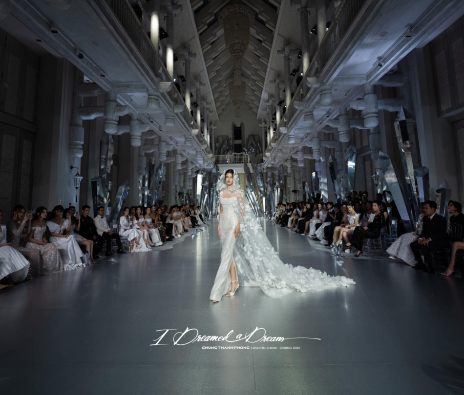 Nội Thất Khu Trình Diễn Fashion Show I Dreamed a Dream — Chung Thanh Phong, InterContinental Danang