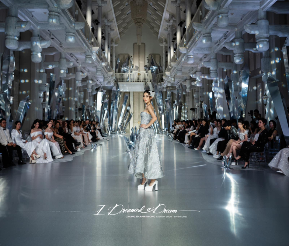 Nội Thất Khu Trình Diễn Fashion Show I Dreamed a Dream — Chung Thanh Phong, InterContinental Danang
