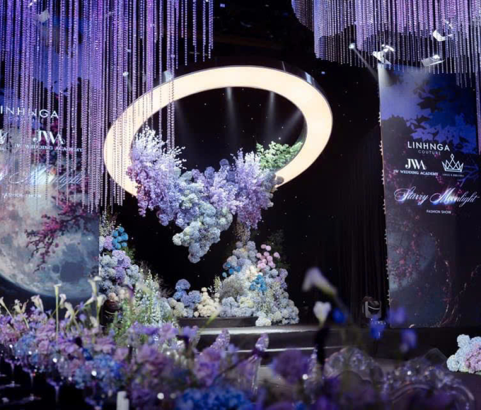 Nội Thất Khu Trình Diễn Show Cưới Starry Moonlight — Linh Nga Couture × JW Academy, TP.HCM